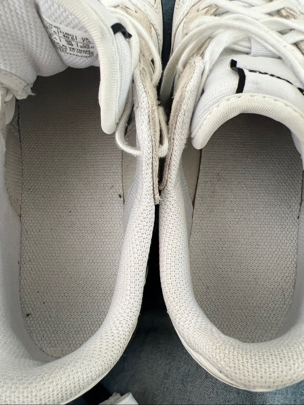 ASICS men’s 7.5 Nice! Briefly under with insoles so liners have been removed - Picture 9 of 9